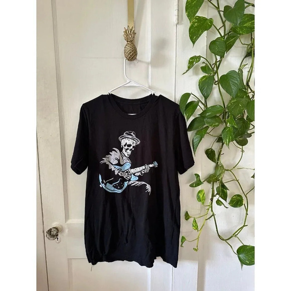 Men’s size large Skeleton Guitar player shirt - Picture 1 of 7